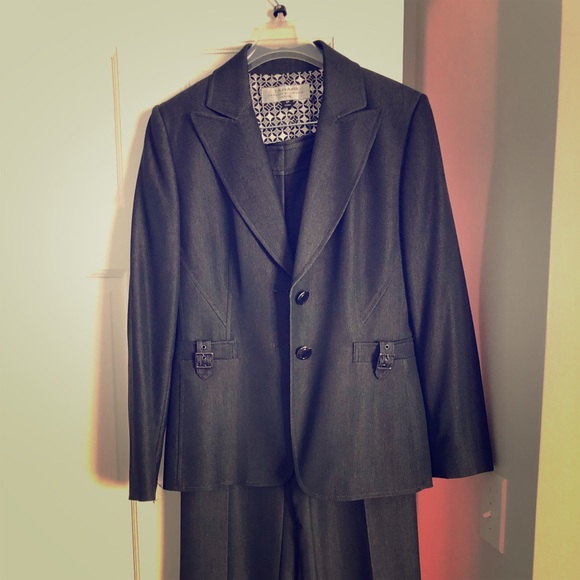 Tahari Arthur Levine Suite - Picture 1 of 2